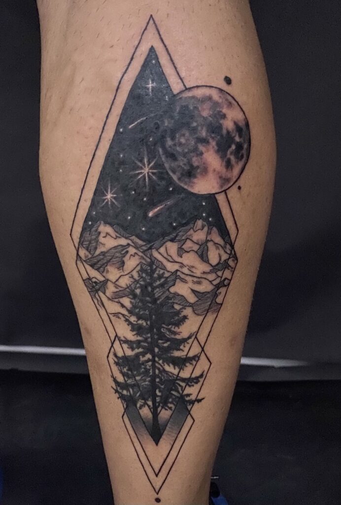 tattoo tatuaje berea ana maria geometry geometrie munti mountains moon luna stars stele tree copac brad