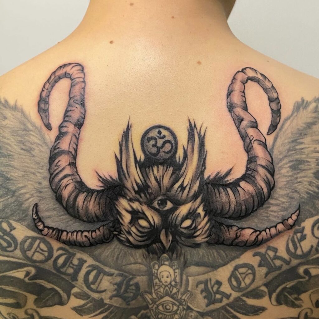 tattoo attoos tatuaje berea ana maria back spate piece owl blackwork horns coarne